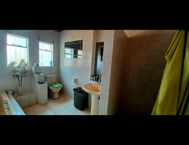 3 BEDROOM FREEHOLD FOR SALE IN KENLEAF